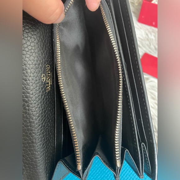 Authentic Valentino Rockstud Wallet on Chain bag - Picture 8 of 9